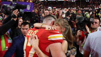 Travis Kelce - Taylor Swift - Travis Kelce signs two-year extension with Chiefs - rte.ie - Usa