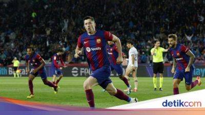 Robert Lewandowski - Fermin Lopez - Liga Spanyol - Barcelona Vs Valencia: Comeback, Los Cules Menang 4-2 - sport.detik.com