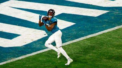 Jaguars release receiver Zay Jones, kicker Joey Slye - ESPN