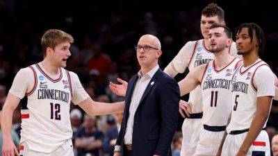 UConn men's team delayed to Final Four after plane issues - ESPN
