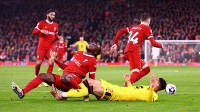Liverpool's Klopp happy to avoid further injuries ahead of Man Utd trip