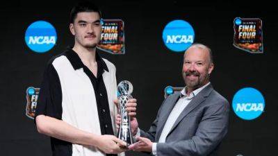 Canadian NCAA hoops star Zach Edey wins 2nd straight AP player of the year