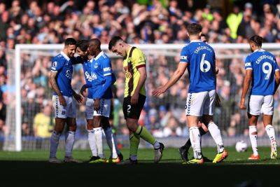 Dara O'Shea sent off as Everton edge past Burnley