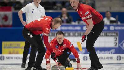 Brad Gushue - Niklas Edin - Gushue, Canadian curling teammates collect 3rd straight world silver medal - cbc.ca - Sweden - Switzerland - Italy - Scotland - Canada