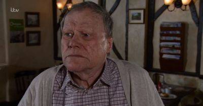 Coronation Street fans send stern warning to character after 'horrid' Roy Cropper move