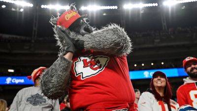 David Zalubowski - Chiefs superfan ordered to pay bank teller $10.8 million in string of bank robberies - foxnews.com - state Oklahoma - county Tulsa