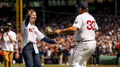Tim Wakefield's daughter throws out first pitch in Red Sox's first home game since father's death