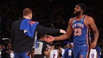 Joel Embiid - Josh Hart - Sixers-Knicks: Mitchell Robinson throws down one-handed dunk in Game 5 - ESPN - espn.com - New York