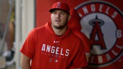 Angels star Mike Trout needs knee surgery for torn meniscus - ESPN