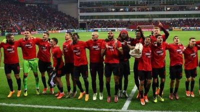 Leverkusen reach Europa League final with late comeback against Roma