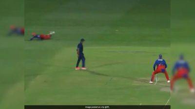 Virat Kohli "Is Not Human": Internet Goes Berserk As RCB Star Affects 'Magic' Run Out. Watch