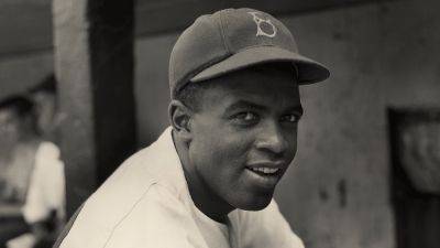 Jackie Robinson - Kansas man facing nearly 20 years in jail for role in stealing of Jackie Robinson statue - foxnews.com - county Eagle - Los Angeles - state California - state Kansas - county Park