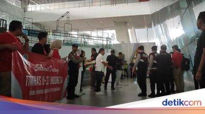 Kedatangan Timnas U-23 di Bandara Soetta Disambut Nyanyian Suporter - sport.detik.com - Indonesia