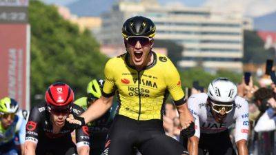 Kooij pips Milan in breathless sprint to the line to win Giro stage nine