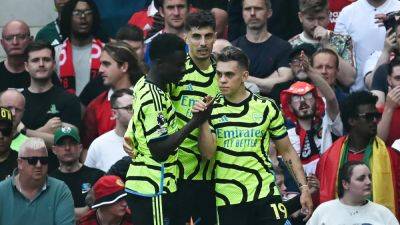 Bruno Fernandes - Scott Mactominay - Leandro Trossard - Arsenal Grind Out Manchester United Win To Go Top Of The Premier League - sports.ndtv.com