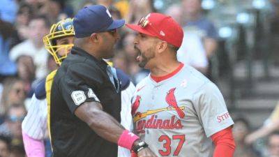 Cardinals' Oliver Marmol, bench coach ejected after replay wins - ESPN