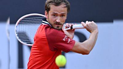 Daniil Medvedev Battles Past Hamad Medjedovic And Into Rome Last 16