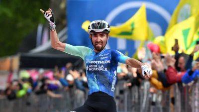 Paret-Peintre attacks late to win Giro d'Italia stage 10