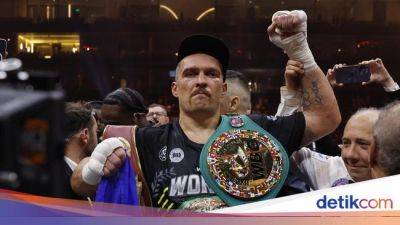 Oleksandr Usyk Sah Jadi Raja Tinju Dua Kelas