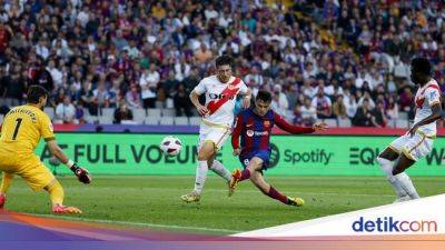 Robert Lewandowski - Inigo Martinez - Ronald Araújo - Rayo Vallecano - Fermin Lopez - Liga Spanyol - Barcelona Vs Rayo Vallecano: Pedri 2 Gol, Barca Menang 3-0 - sport.detik.com