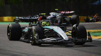 Mercedes in 'no-man's land', says Hamilton