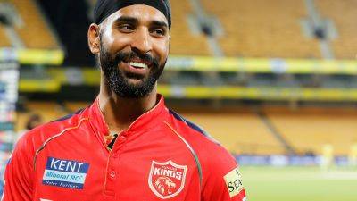 Punjab Kings - "Bowling To These Legends Feels Normal": PBKS Spinner Harpreet Brar - sports.ndtv.com - India