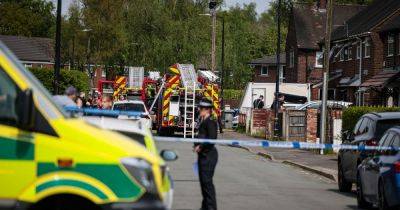 Huge emergency response after fire at terraced houses in Trafford - manchestereveningnews.co.uk