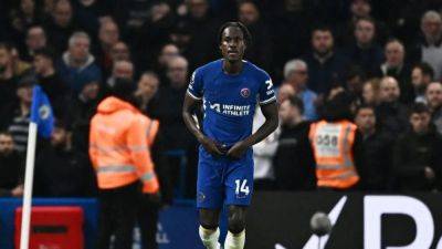 Chelsea dent Tottenham's Champions League hopes with 2-0 win