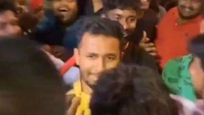 Virat Kohli - Ruturaj Gaikwad - Ravindra Jadeja - Royal Challengers Bengaluru - Viral Video: CSK Fan Gets Bullied By RCB Supporters, Starts Crying - sports.ndtv.com