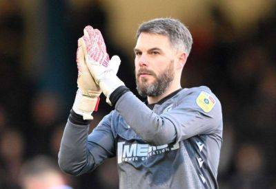 Goalkeeper Glenn Morris signs new contract with League 2 Gillingham