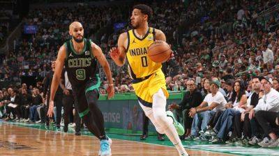 Pacers' Tyrese Haliburton leaves Game 2 due to left hamstring - ESPN