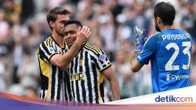 Tangisan Alex Sandro Berpisah dengan Juventus
