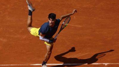 Carlos Alcaraz - Roland Garros - Alcaraz mauls Wolf to reach French Open second round - channelnewsasia.com - France - Usa