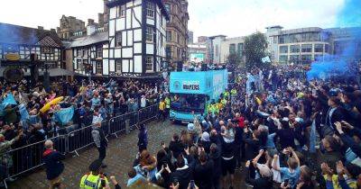 Phil Foden - Joyous scenes as thousands of Man City fans flood streets for victory parade - manchestereveningnews.co.uk - Britain