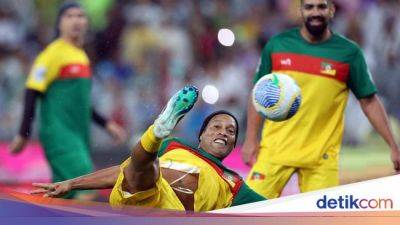 Aksi Ronaldinho di Laga Amal untuk Korban Banjir Brasil - sport.detik.com