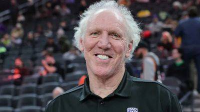 Bill Walton, Hall of Fame basketball player who became star broadcaster, dies at 71