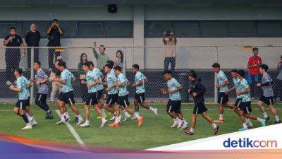 Jordi Amat - Sandy Walsh - Shin Tae-Yong - Timnas Indonesia Gelar Latihan Perdana, Empat Pemain Masih Absen - sport.detik.com