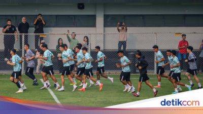 Pemain Timnas Indonesia Cedera Saat Latihan, Dampak Kondisi Lapangan?