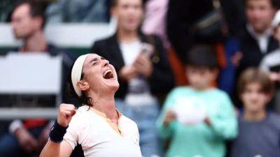 Camila Osorio - Jabeur overcomes Osorio to move into French Open third round - channelnewsasia.com - France - Colombia - Tunisia