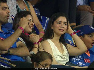 Sara Tendulkar Cheers For Mumbai Indians vs Kolkata Knight Riders In IPL 2024 Game. Pics Viral