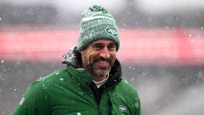 Jets QB Aaron Rodgers to have no restrictions when OTAs open - ESPN