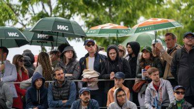 French Open goes dry with alcohol ban to quieten disruptive fans