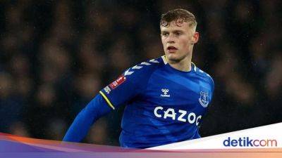 Harry Maguire - Raphael Varane - Jonny Evans - Jarrad Branthwaite - Everton Tak Akan Lepas Target MU dengan Harga Murah! - sport.detik.com