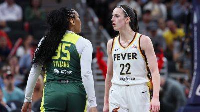 Caitlin Clark receives technical foul after getting in face of opponent