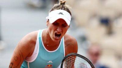 Roland Garros - Danielle Collins - Vondrousova ousts Paquet to reach French Open fourth round - channelnewsasia.com - France - Serbia - Czech Republic