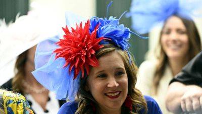 Michael Reaves - Michael Hickey - Williams - Fun and extravagant Kentucky Derby hats through the years - foxnews.com - Usa