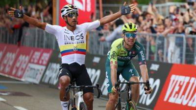 Tadej Pogacar - Romain Bardet - Julian Alaphilippe - Eddie Dunbar 15th as Jhonatan Narvaez takes first Giro d'Italia stage - rte.ie - Uae - Ireland - Ecuador