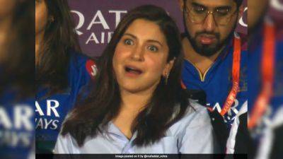 Anushka Sharma's Reaction As Virat Kohli Survives Run Out Breaks The Internet
