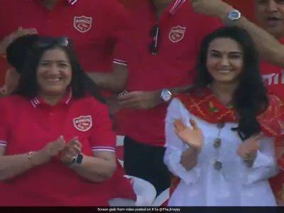 Harshal Patel - Punjab Kings - Ravindra Jadeja - Sam Curran - Watch: Preity Zinta's Reaction To MS Dhoni's First-Ball Duck Breaks Internet - sports.ndtv.com