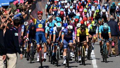 No change at the top as Milan sprints to Giro stage win